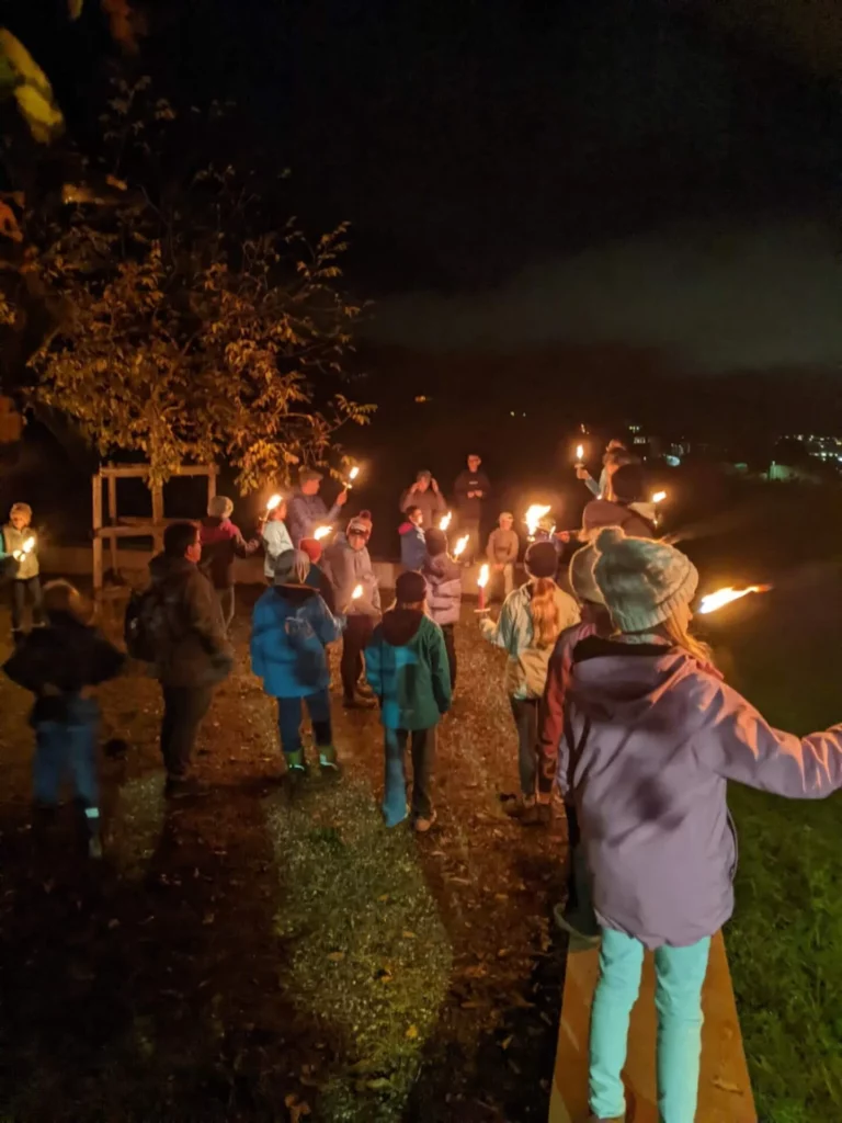 Kirchenparty anlässlich Reformationstag | Fackelumzug bei Nacht