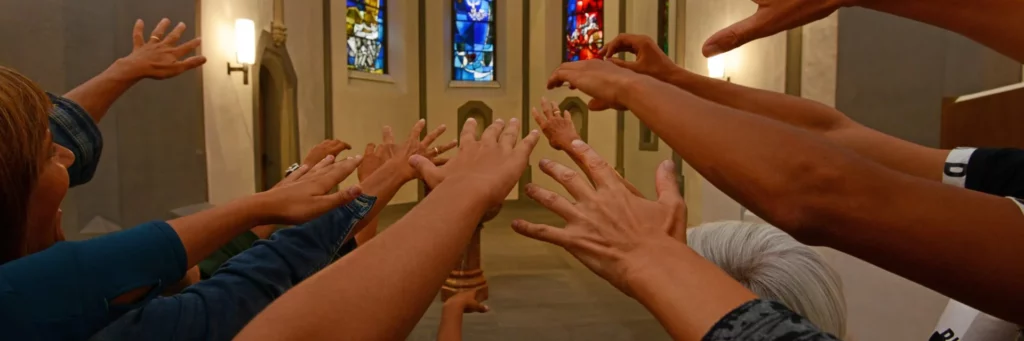 Hände in de Regulakirche