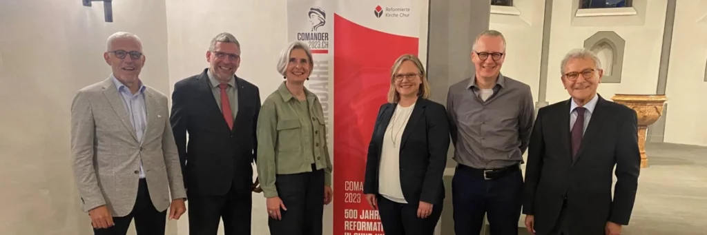 Gruppenbild von den Teilnehmenden der Podiumsdiskussion