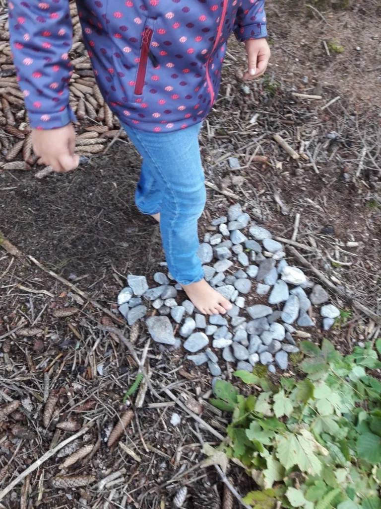 Schtriali Bandi auf Barfussweg