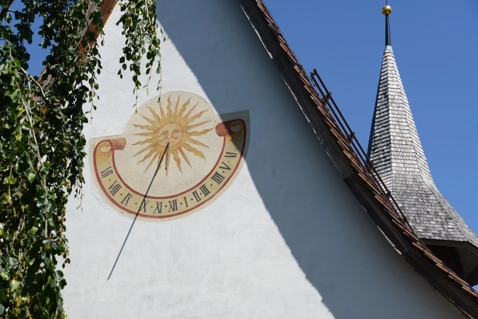 Masanserkirche Sonnenuhr Turm Masanserkirche